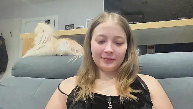 Snapshot of CharmingSarah chatting on March 4, 2026, 5:10 pm CharmingSarah online show from March 4, 2026, 5:10 pm