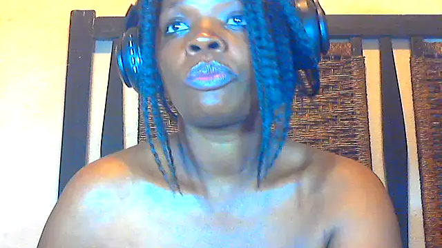 Snapshot of CallyCallienteXxX chatting on March 18, 2025, 12:30 am CallyCallienteXxX online show from March 18, 2025, 12:30 am