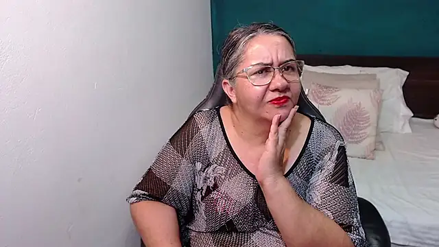 scaelettdubois online show from November 11, 2025, 1:00 am