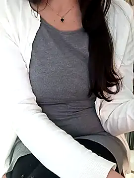 SHARONRodrig online show from February 9, 2025, 8:45 pm