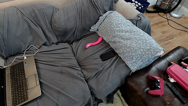 EmoDream1998 online show from February 13, 2025, 4:39 pm