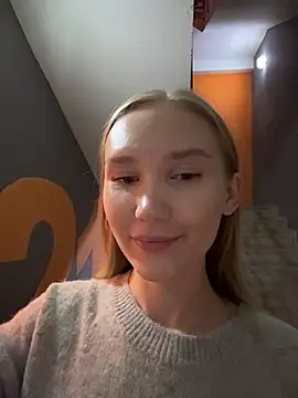 MariaTull online show from November 16, 2025, 8:02 pm