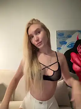 MariaTull online show from September 10, 2025, 10:42 pm