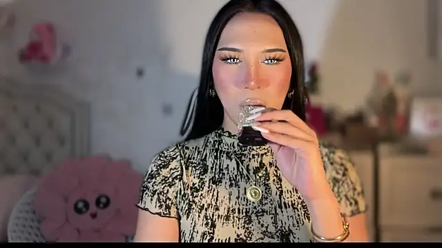 Ts glamxxxx online show from September 15, 2025, 12:38 pm