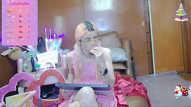 Skinygirl online show from March 7, 2025, 10:54 pm