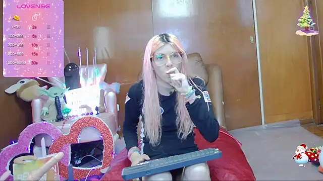 Skinygirl online show from March 5, 2025, 11:38 pm