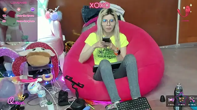 Skinygirl online show from July 31, 2026, 1:05 am