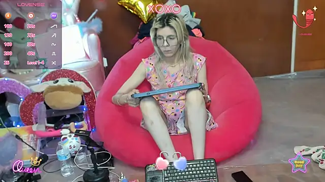 Skinygirl online show from July 25, 2026, 1:35 am