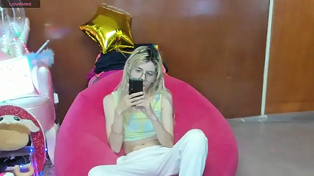 Skinygirl online show from July 21, 2026, 11:17 pm