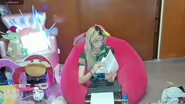 Skinygirl online show from July 1, 2026, 12:33 am