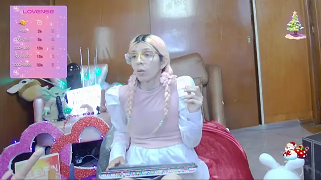 Skinygirl online show from March 16, 2025, 12:01 am