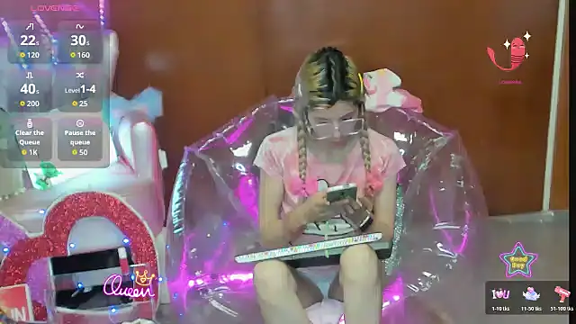 Skinygirl online show from February 10, 2026, 12:09 am