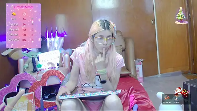 Skinygirl online show from March 21, 2025, 12:29 am