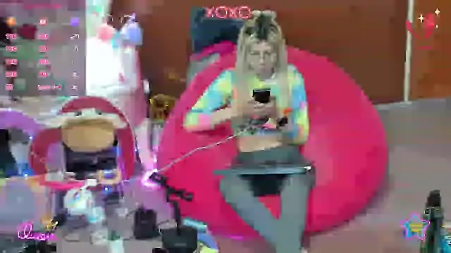 Skinygirl online show from July 30, 2026, 1:16 am