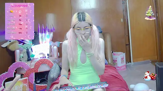 Skinygirl online show from March 22, 2025, 12:49 am