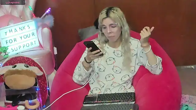 Skinygirl online show from June 20, 2026, 10:26 pm