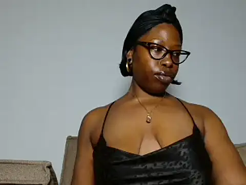 Snapshot of MadamIndigo chatting on December 20, 2025, 4:59 am MadamIndigo online show from December 20, 2025, 4:59 am