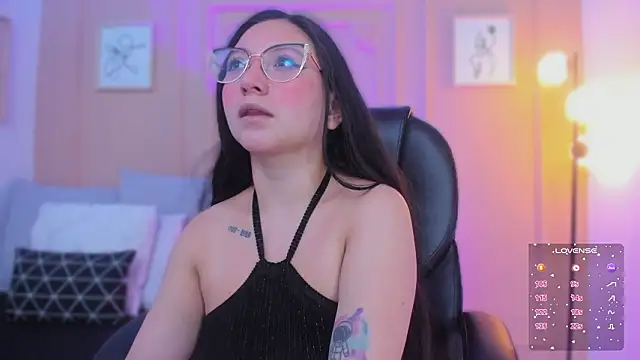 lucy neil online show from February 21, 2026, 2:35 am