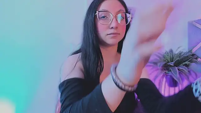 lucy neil online show from December 2, 2025, 2:45 am