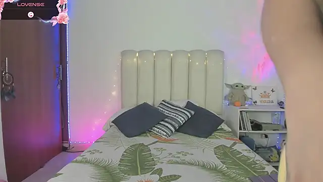 yelenaowens online show from June 10, 2026, 1:40 am