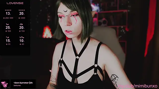 Snapshot of freya_sunny chatting on October 30, 2025, 5:17 am freya sunny online show from October 30, 2025, 5:17 am