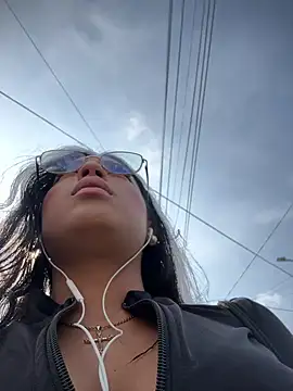 vaness weet online show from March 8, 2025, 8:03 pm