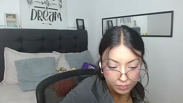 vaness weet online show from October 3, 2025, 7:37 pm