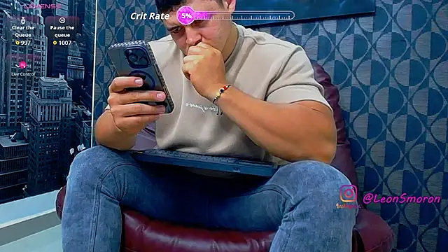 Snapshot of Leonsmoron chatting on July 19, 2026, 12:52 am Leonsmoron online show from July 19, 2026, 12:52 am