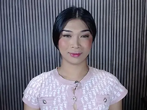 Snapshot of Maria-Moore chatting on November 25, 2025, 5:24 pm Maria-Moore online show from November 25, 2025, 5:24 pm