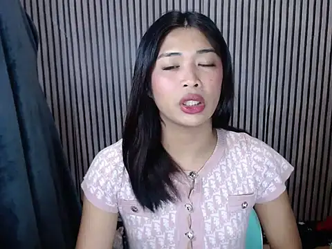 Snapshot of Maria-Moore chatting on October 22, 2025, 4:06 pm Maria-Moore online show from October 22, 2025, 4:06 pm