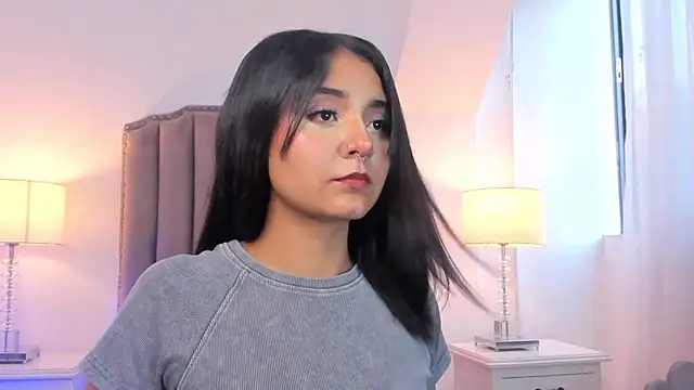 Emma Torres   online show from March 21, 2025, 12:06 pm