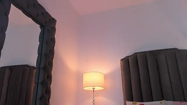 Emma Torres   online show from March 26, 2026, 12:03 pm