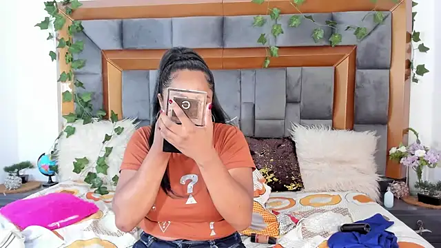 BellaKarla online show from March 10, 2025, 7:50 pm