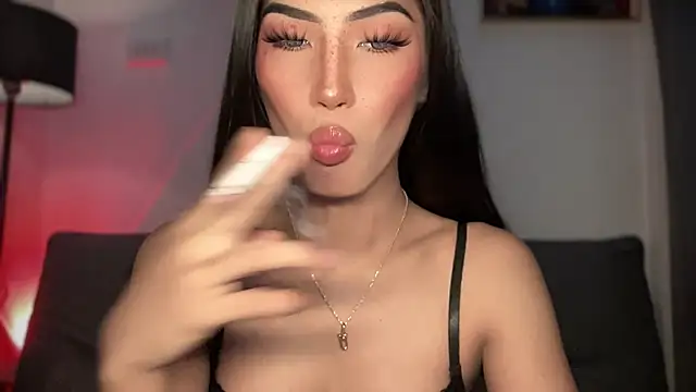 Bella Gordon online show from November 30, 2025, 4:57 am