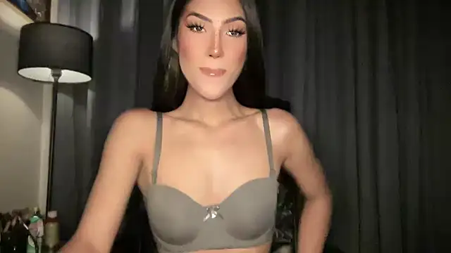 Bella Gordon online show from September 13, 2025, 1:00 pm