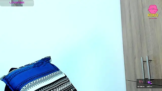 Snapshot of Bessie32 chatting on November 28, 2025, 10:04 am Bessie32 online show from November 28, 2025, 10:04 am