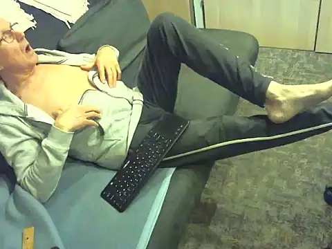 kiam471 online show from February 25, 2026, 6:41 pm