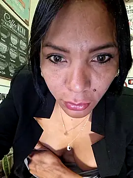 Doll Loren online show from December 21, 2025, 5:03 pm