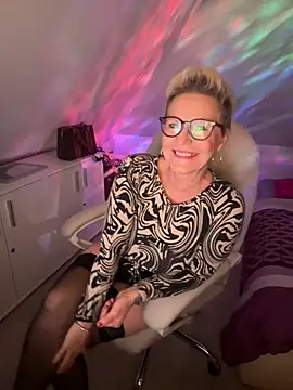 Snapshot of German_Milf chatting on October 23, 2025, 1:43 pm German Milf online show from October 23, 2025, 1:43 pm