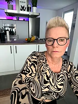 Snapshot of German_Milf chatting on November 10, 2025, 2:00 pm German Milf online show from November 10, 2025, 2:00 pm