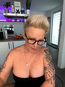 Snapshot of German_Milf chatting on November 23, 2025, 2:05 pm German Milf online show from November 23, 2025, 2:05 pm