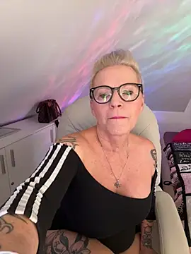 Snapshot of German_Milf chatting on November 3, 2025, 1:47 pm German Milf online show from November 3, 2025, 1:47 pm