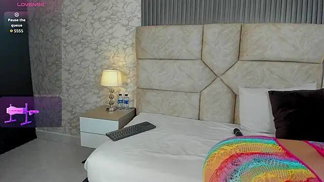 Cris  sweet online show from November 14, 2025, 11:25 am