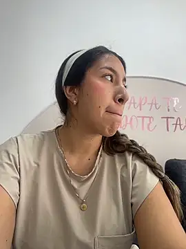 daniela henao online show from April 14, 2026, 2:55 pm