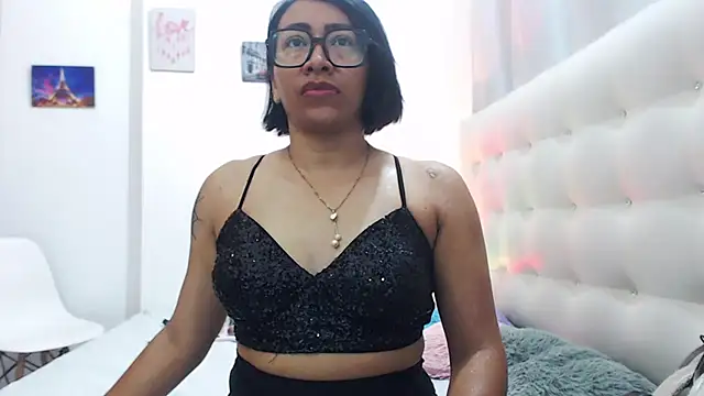 hornywife  online show from September 19, 2025, 7:29 pm