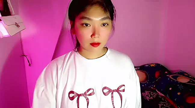 TR4NSCUTI3 online show from February 26, 2025, 9:53 pm