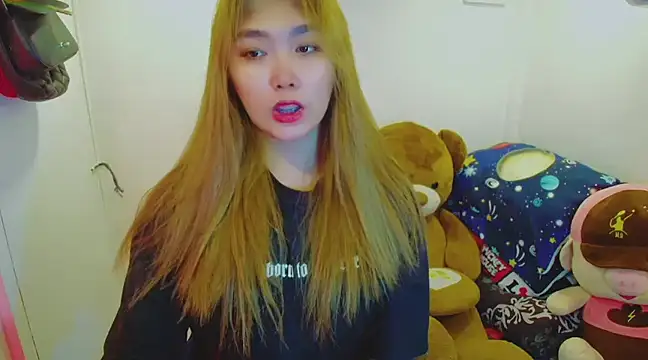 TR4NSCUTI3 online show from February 1, 2025, 9:51 pm