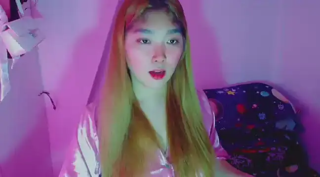 TR4NSCUTI3 online show from February 17, 2025, 9:54 pm