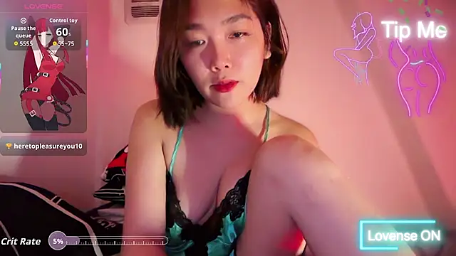 Snapshot of TR4NSCUTI3 chatting on May 15, 2026, 11:36 pm TR4NSCUTI3 online show from May 15, 2026, 11:36 pm