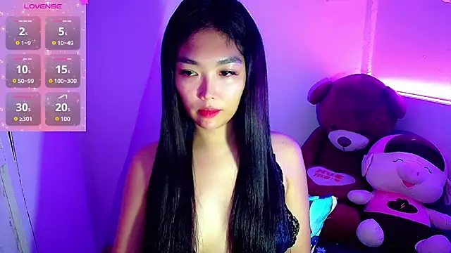 TR4NSCUTI3 online show from October 27, 2025, 7:59 pm